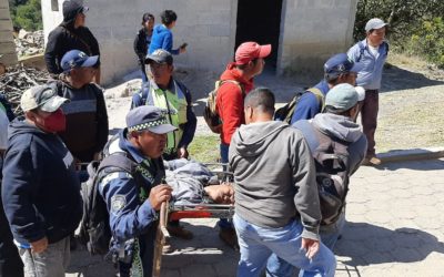 Localizan con vida a hombre en el fondo de acantilado