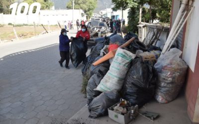 Vecinos se organizan para limpiar en La Esperanza