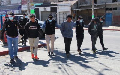 Arrestan a tres hombres en Quetzaltenango que portaban armas y droga