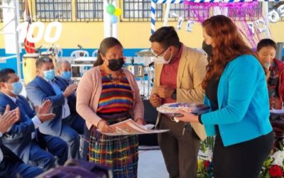 Donan materiales didácticos a escuela de San Miguel Sigüilá