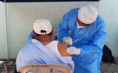 Vacunan a personal de EMAX