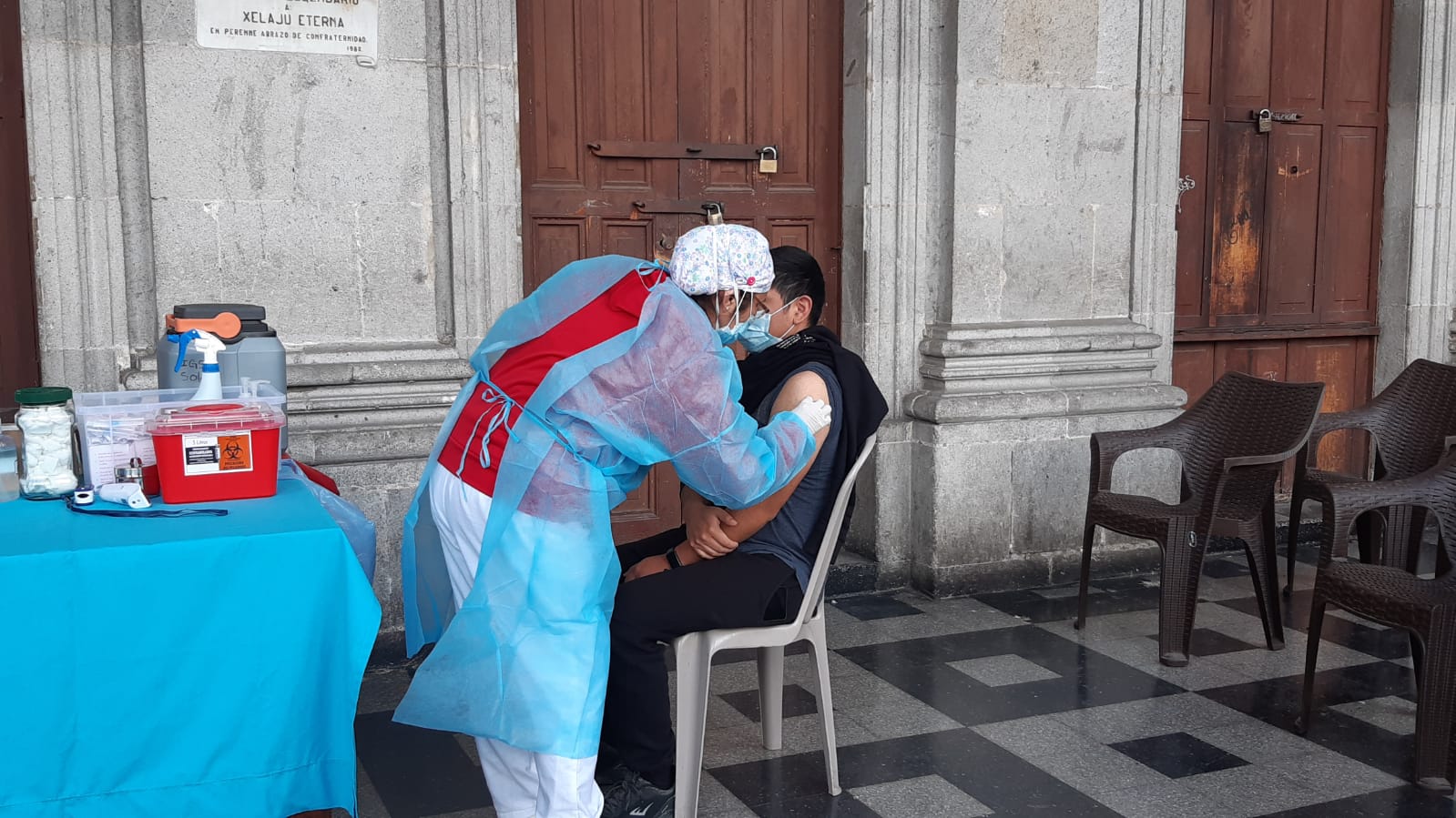 Personal del IGSS de Sololá aplicará vacunas contra el COVID-19 en el frontispicio de la Muncipalidad de Quetzaltenango