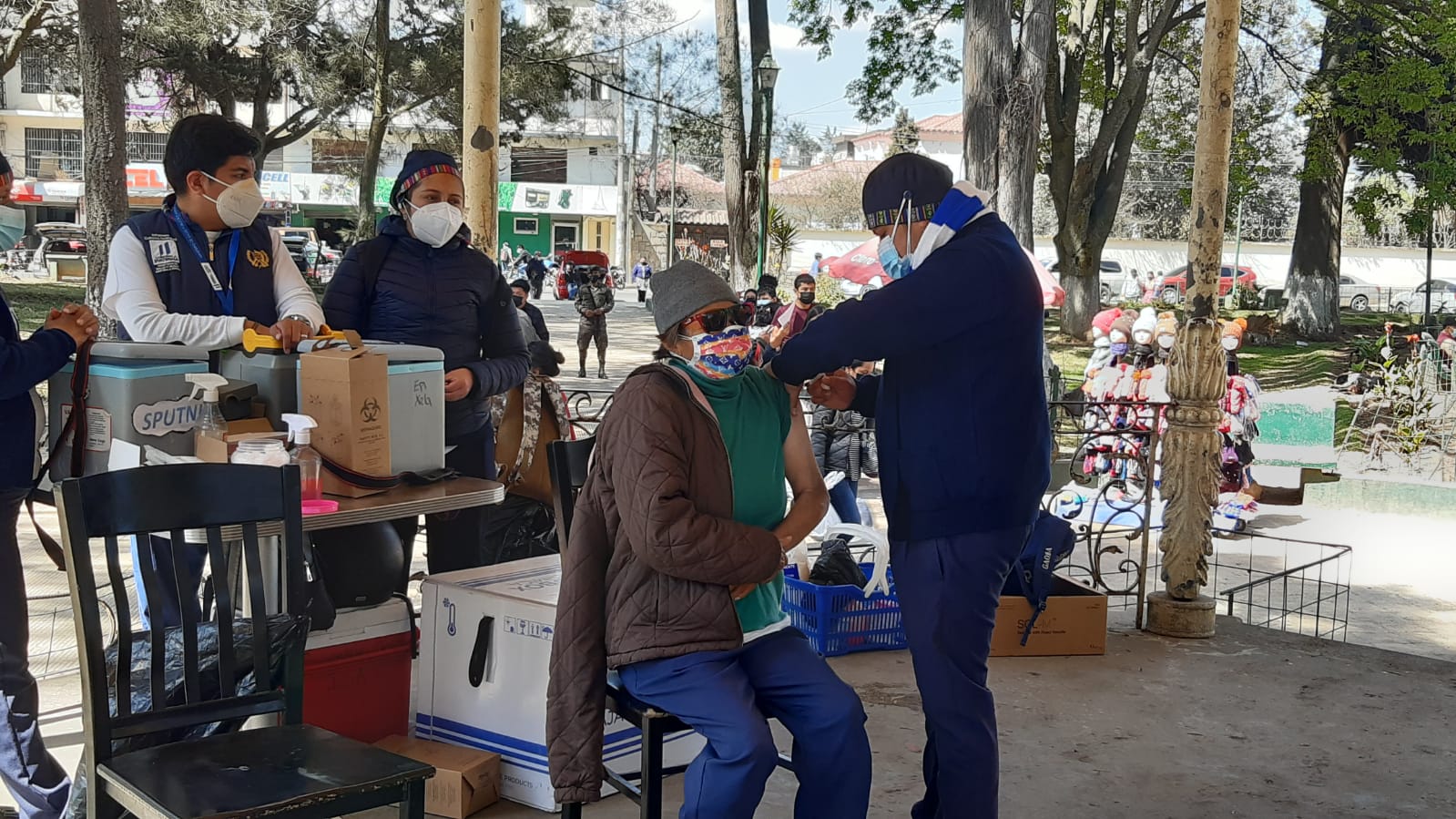 Quetzaltenango continúa vacunación este sábado, mientras el municipio regresa a alerta roja