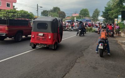 Vecinos de Suchitepéquez bloquean paso en ruta al pacífico