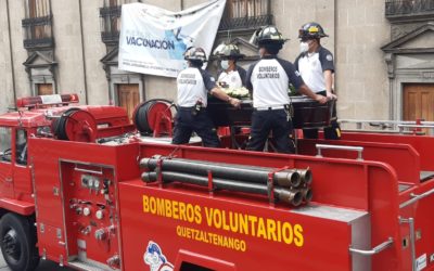 Homenaje póstumo a oficial de bomberos en Xela