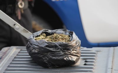 Hombre y menor de edad capturados por transportar marihuana