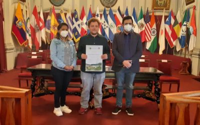 Muni de Xela entrega reconocimiento a cineasta que ha ganado premios internacionales