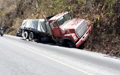 Piloto de camión evita tragedia