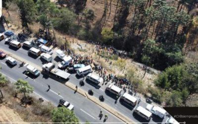Bus cae a barranco en la ruta Interamericana