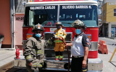 Niño que padece cancer ocular sueña con ser bombero, este sábado los Bomberos Voluntarios lo nombraron niño bombero distinguido.  