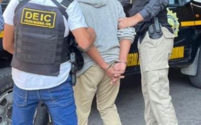 Hombre, para evadir captura, intenta escapar por techos de viviendas