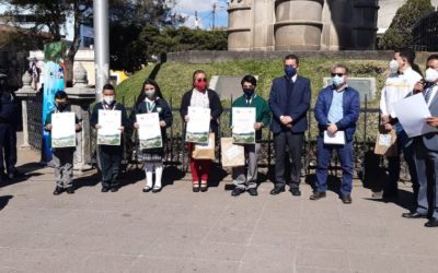 Entregan reconocimiento a ganadores de concurso para el cuidado del agua