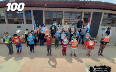 Benefician a niños con kit de útiles escolares