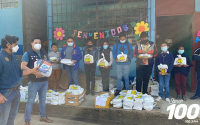 Club Rotario Quetzaltenango beneficia escuela con útiles escolares