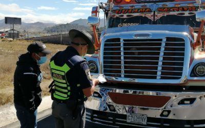 Verifican que pilotos de buses porten documentación