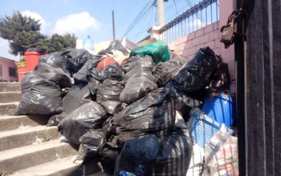 Acumulación de basura en escuela de Quetzaltenango, ¿Cuál es la causa?