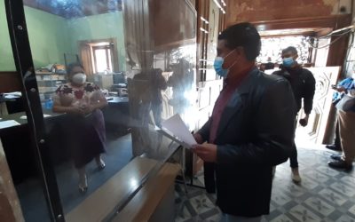 Entregan memorial al gobernador de Quetzaltenango por bloqueos y acumulación de basura