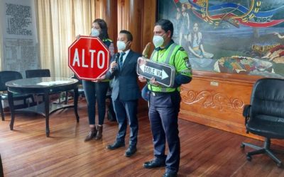 Presentan proyecto de señalización vial que costará más de Q200 mil