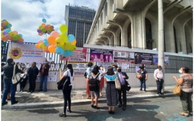 Agrupaciones de mujeres de Quetzaltenango manifiestan en la CSJ para apoyar a exjefa de FECI