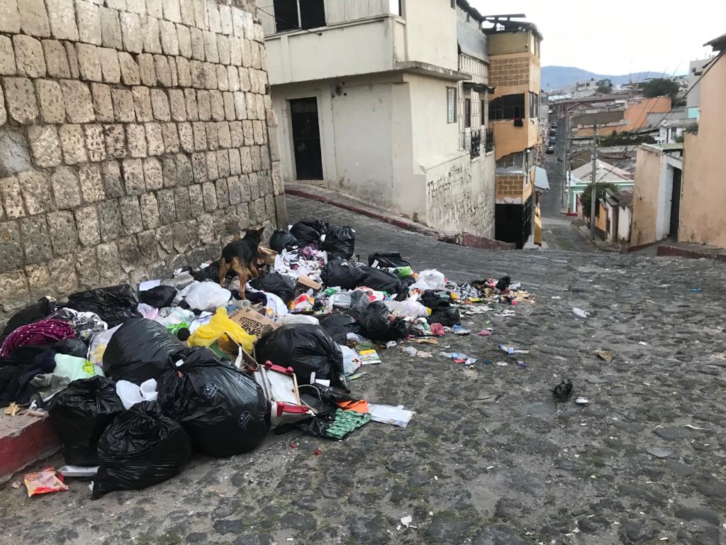 Servicio de recolección de basura en Xela funcionará hasta nuevo aviso, por bloqueo que realizan vecinos