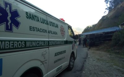 Tráiler vuelca en ruta interamericana