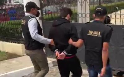 Hombre capturado cuando recogía un paquete de dinero que exigía por una presunta extorsión en la zona 1 de Quetzaltenango