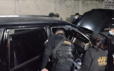 Adolescente conducía vehículo donde se encontraron paquetes con cocaína escondidos en caletas.