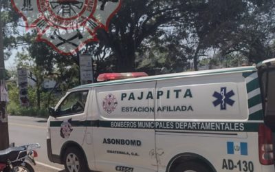 Tres personas heridas por colisión de motocicletas