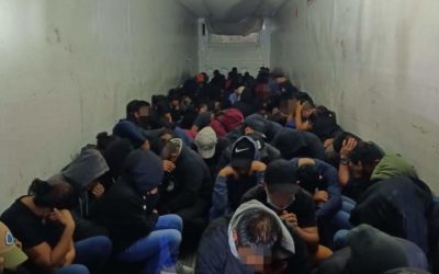 Localizan en el contenedor de tráiler a 133 migrantes, la mayoría son guatemaltecos
