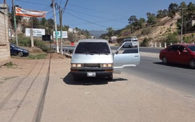 Abandonan vehículo usado en intento de saqueo a negocios en San Juan Ostuncalco
