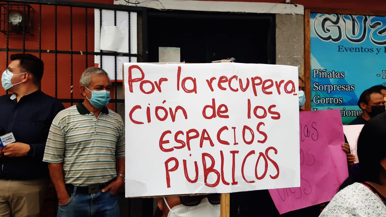 Vecinos del Barrio Las Flores exigen de nuevo retirar de la vía pública a vehiculos consignados por PNC