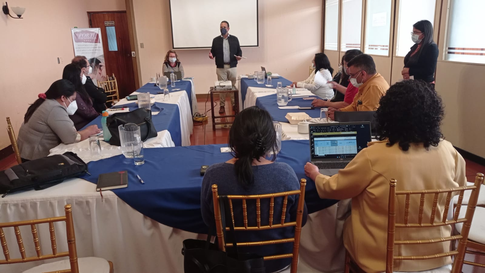 Analizan datos y capacitan a personal de salud de Quetzaltenango, en relación a la pandemia del COVID-19