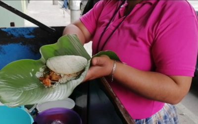 Venta de antojitos amigable con el medio ambiente en Xela