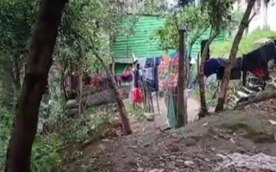 Familia teme colapso de vivienda por lluvias y economía