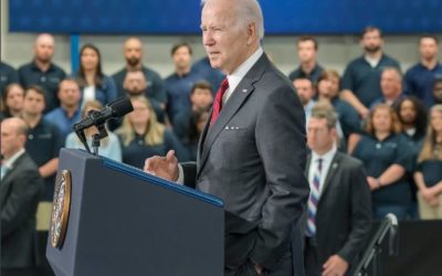 Biden insta al mundo a renovar lucha contra el COVID mientras EEUU se acerca al millón de muertes