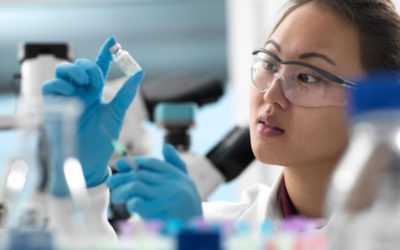 Pfizer dice que tres vacunas COVID-19 protegen a niños menores de 5 años