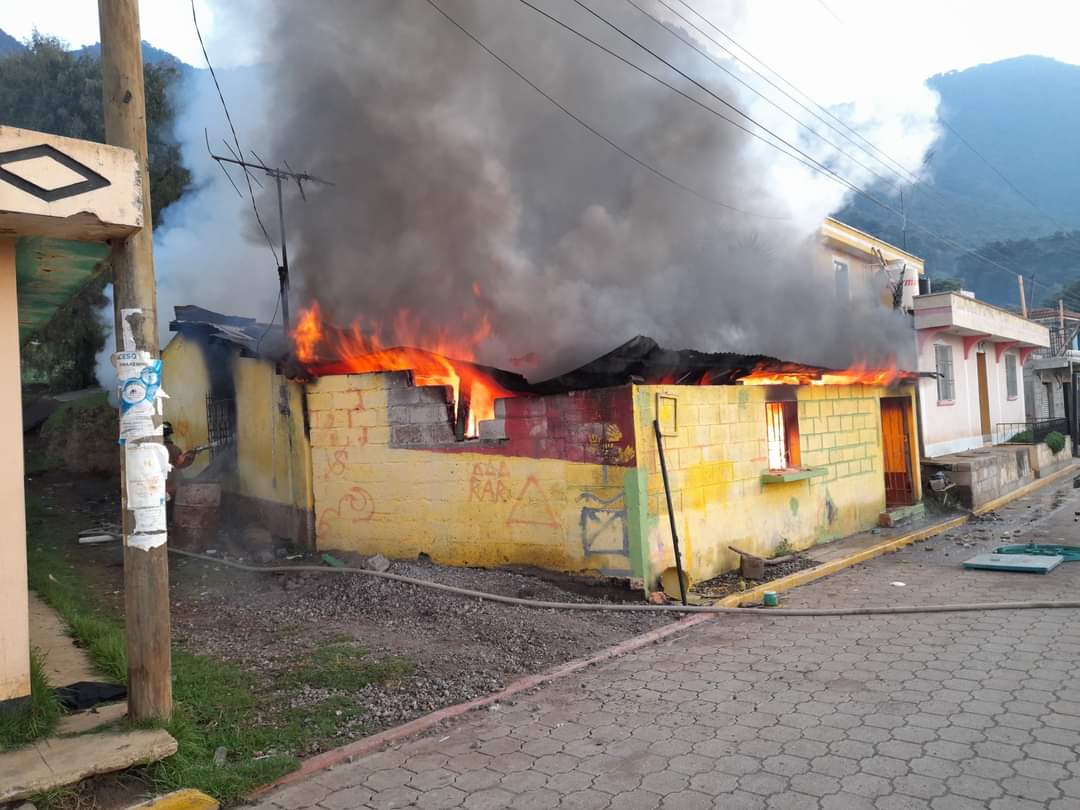 Vivienda se incendia por segunda vez en aldea Santa Rita de La Esperanza, Quetzaltenango