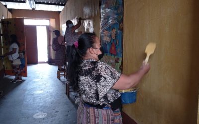 Padres de familia y maestros se unen para dar mantenimiento a escuela «Carlos A. Velásquez»