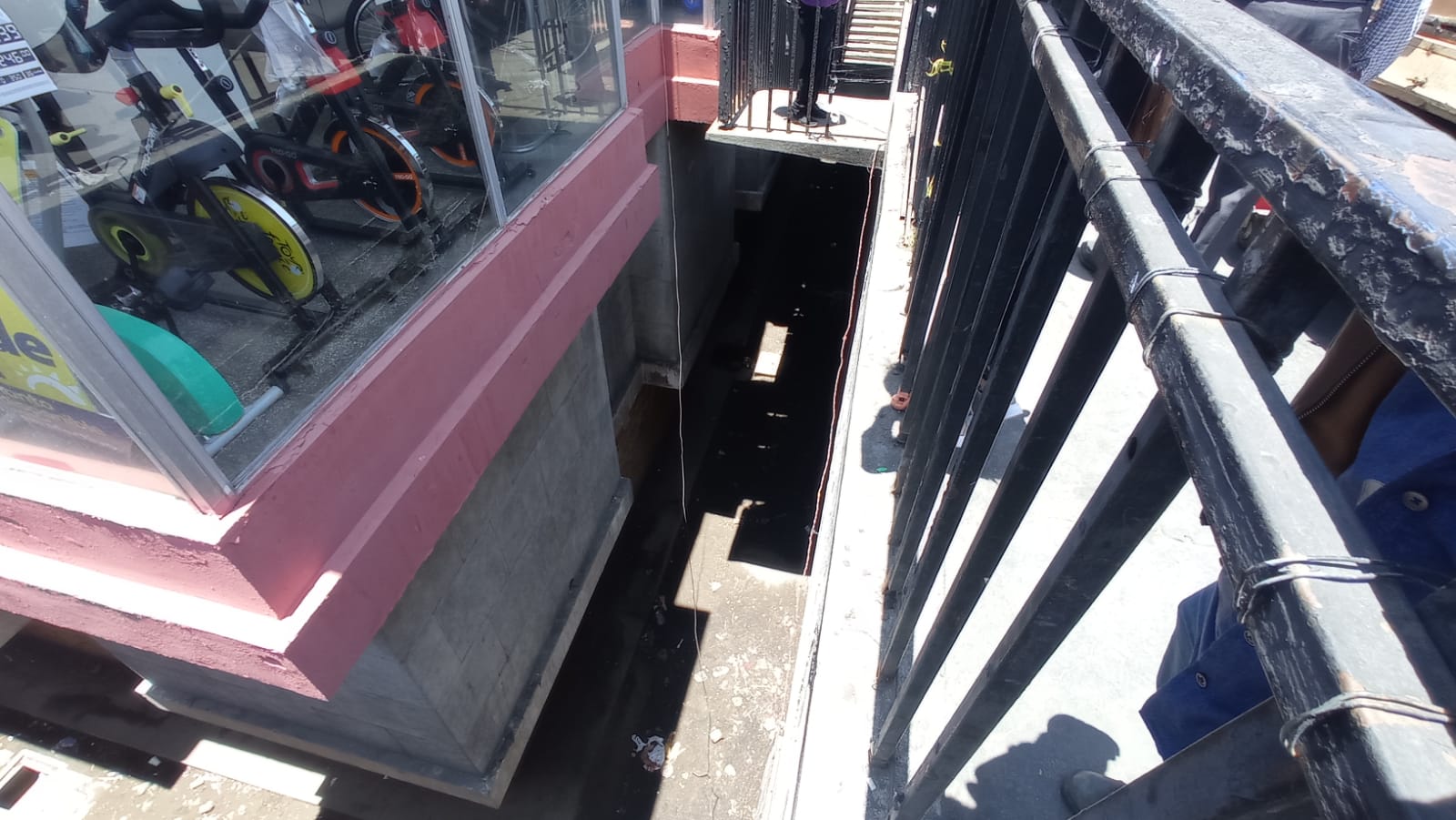 Relato de vecinos que presenciaron caída de niño a planta baja del Centro Comercial Municipal de Xela