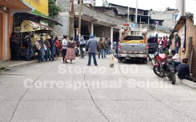 Sololá: Vecinos, molestos con empresa distribuidora de energía eléctrica, retienen a personas