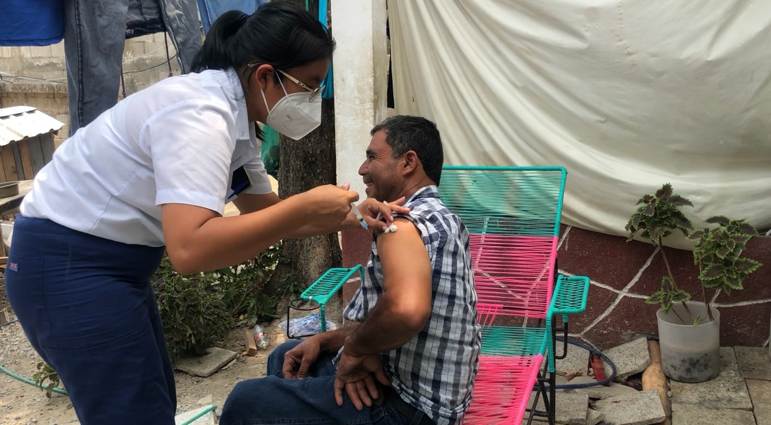 Quetzaltenango: Varias personas faltan de recibir la primera dosis de vacuna contra COVID-19, necesaria para evitar muertes