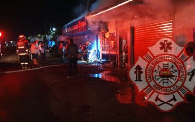 Incendio en locales comerciales ubicados en Aldea Las Palmas de Coatepeque