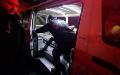 Hombre cae de tercer piso de vivienda