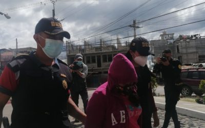 Detienen a mujer sindicada de asesinar a su esposo