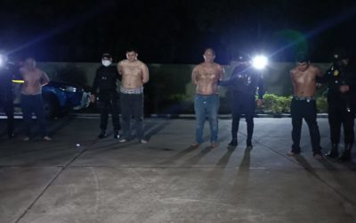 Mareros salvadoreños siguen huyendo de su país, anoche un grupo era transportado rumbo a frontera Tecún Umán