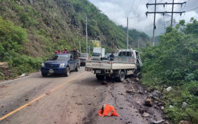 Piloto sale ileso luego de que rocas impactaran contra camión que conducía en ruta Cito Zarco