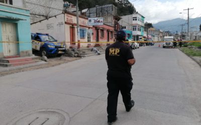 Trasladan al INACIF el cadáver de abuelito que sufrió caída esta tarde en el Barrio Santa Ana de Xela