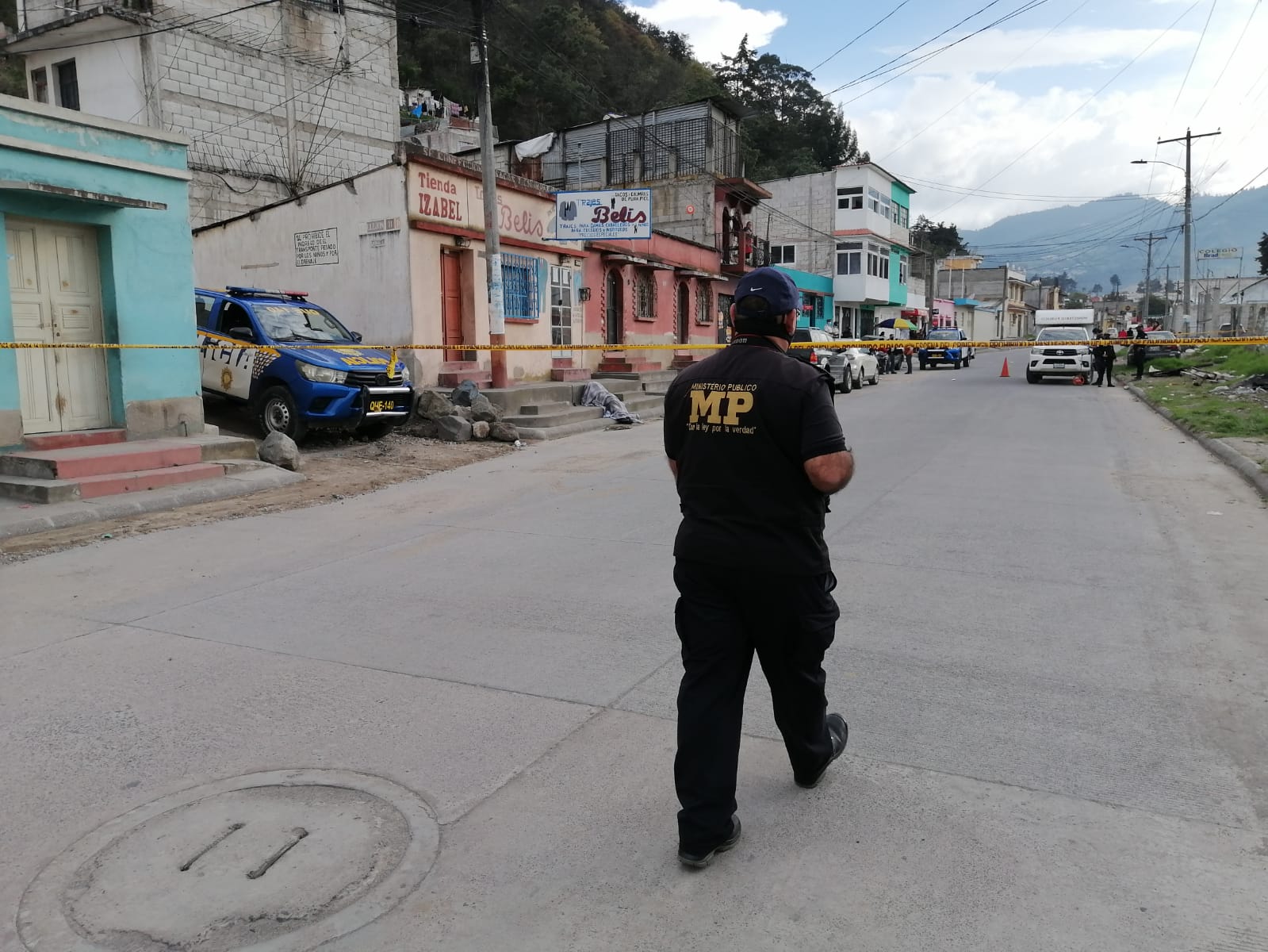 Trasladan al INACIF el cadáver de abuelito que sufrió caída esta tarde en el Barrio Santa Ana de Xela