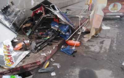 Vehículo impacta venta de comida en la zona 3 de Xela durante la madrugada y deja cinco heridos, entre ellos dos menores
