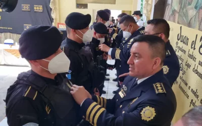 Condecoran a 40 agentes de la PNC del Distrito Occidente